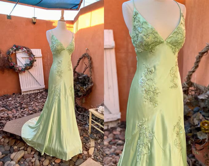 Chic A-Line Evening Dress Satin Spaghetti Straps Green Vintage Backless Long Prom Dresses