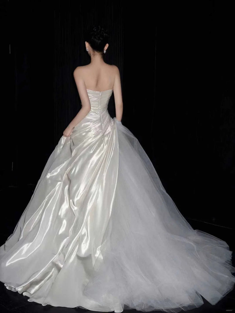 LuxuryA-Line Long Wedding Dress Tulle Strapless White Bridal Gowns Sleeveless Bridal Dress ED06513