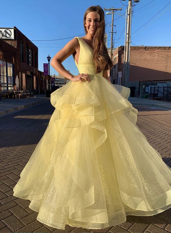 Yellow tulleinsgown, formals